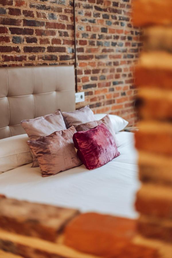 Отель Albany Ancha Леон Экстерьер фото Silk cushions