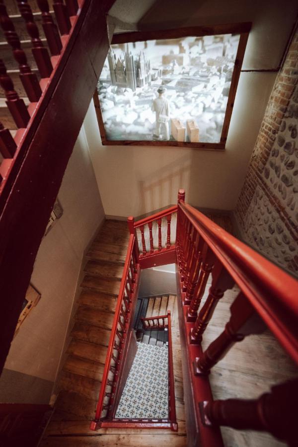 Отель Albany Ancha Леон Экстерьер фото Staircase