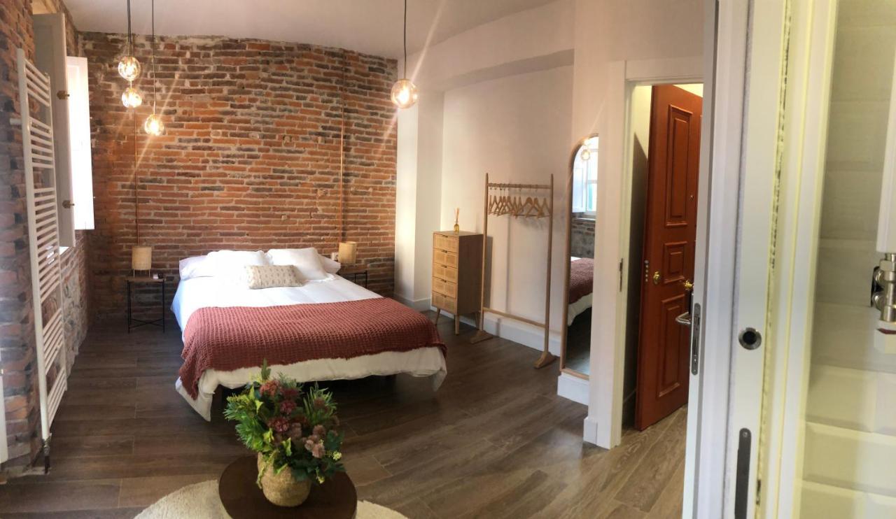 Отель Albany Ancha Леон Экстерьер фото The bedroom of a typical apartment