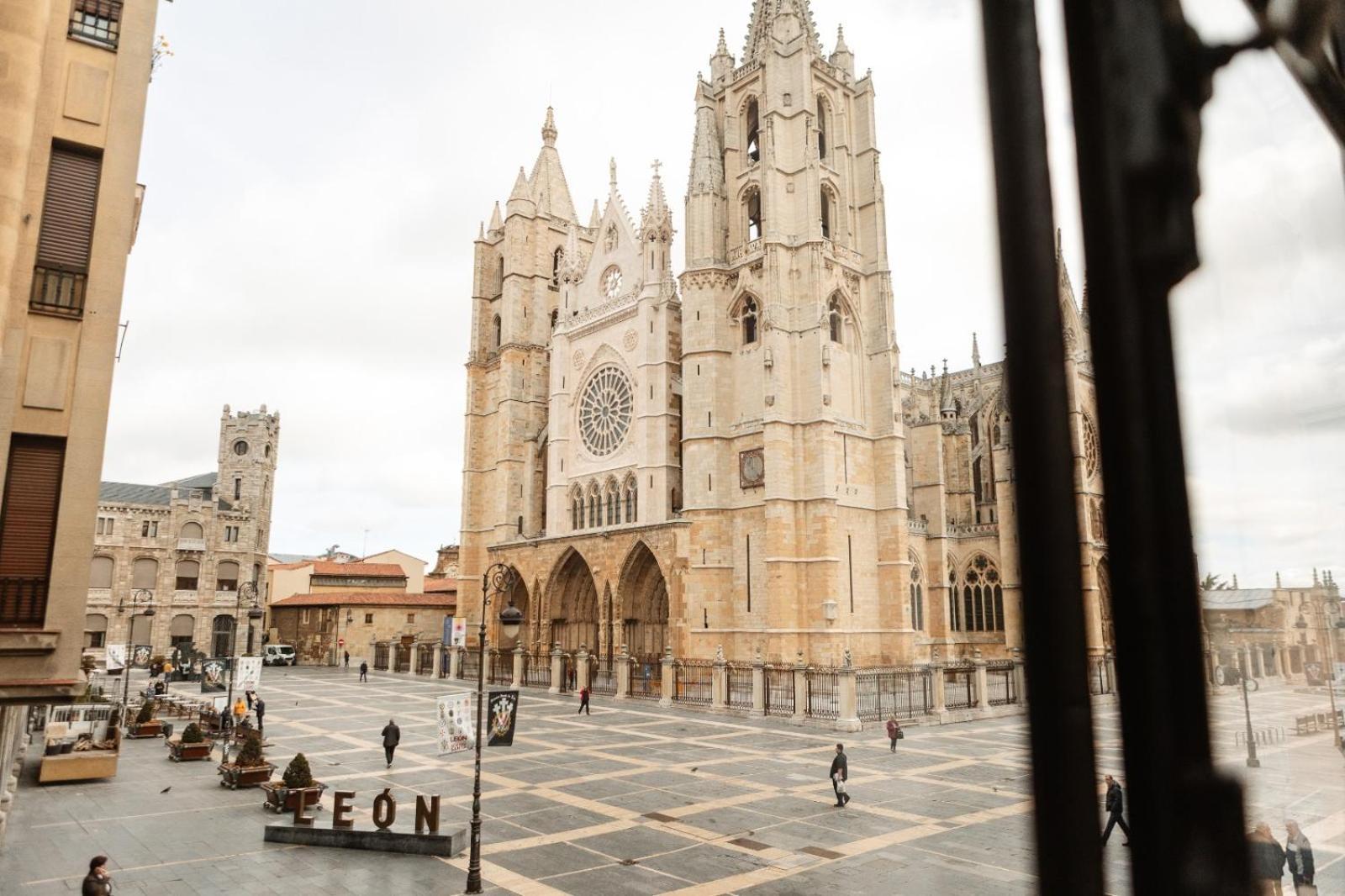Отель Albany Ancha Леон Экстерьер фото León Cathedral