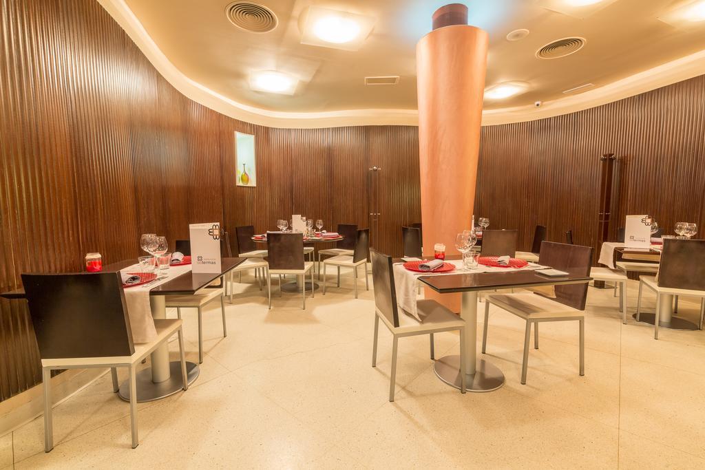 Отель Albany Ancha Леон Экстерьер фото Restaurant